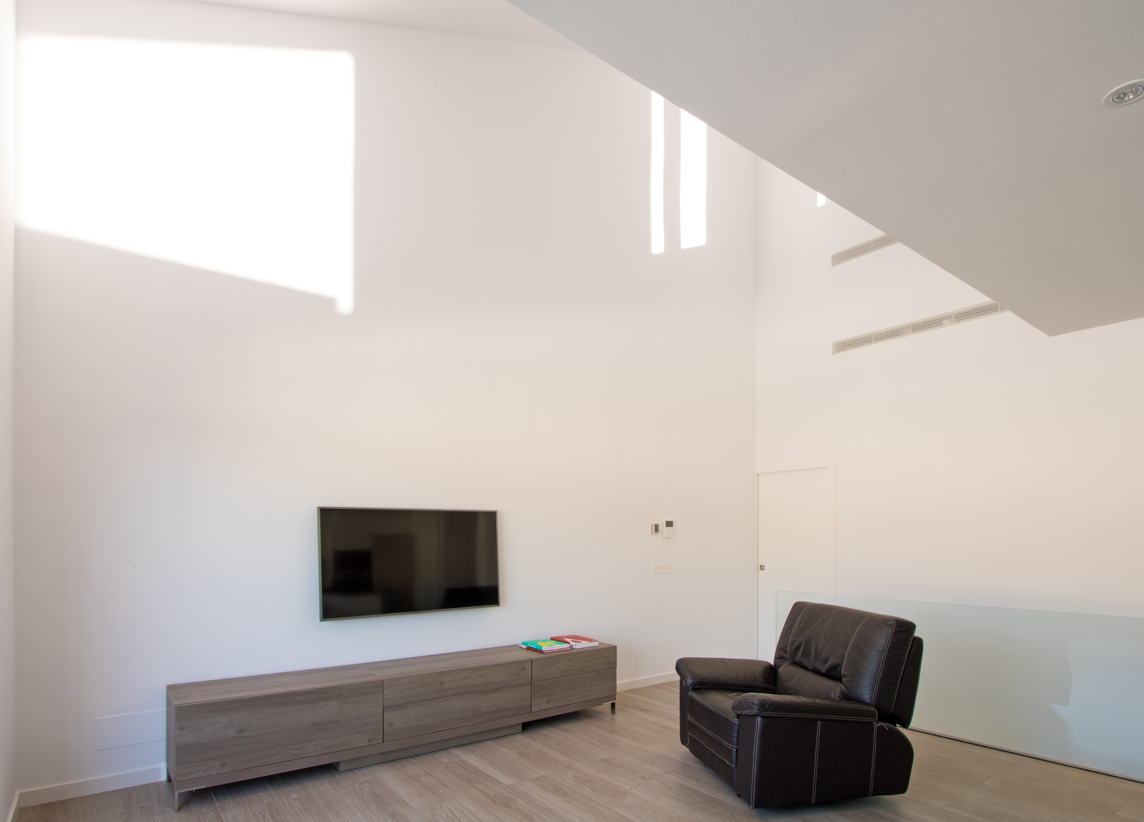 依地势而生的乌布里克单户住宅-7