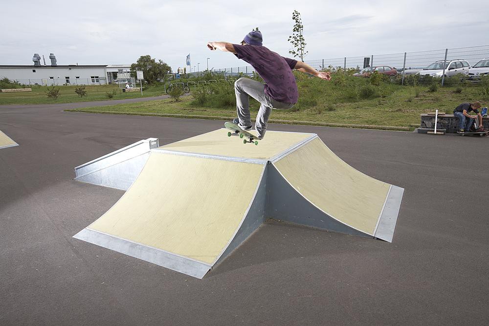 2006 年完工的滑板公园设计-11