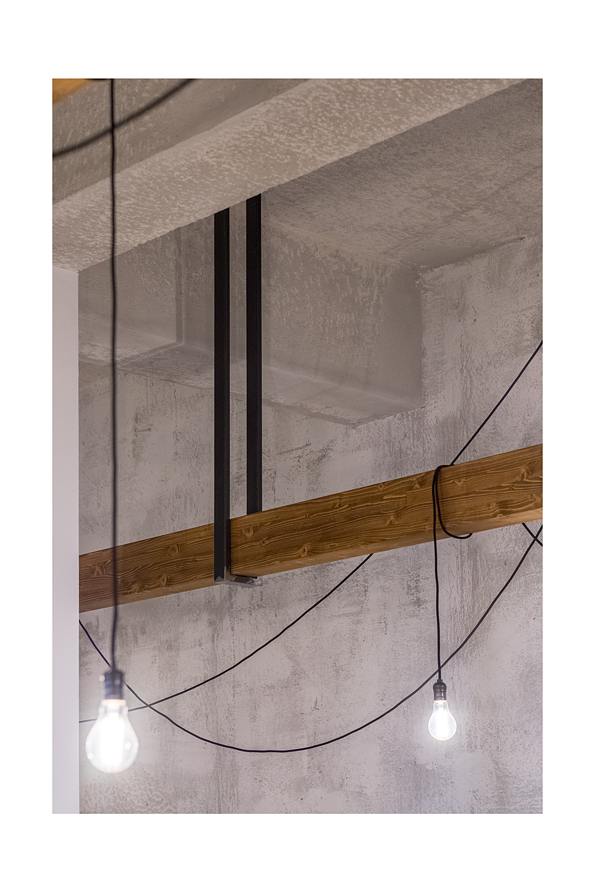 2018 年工业风黑色公寓设计-15