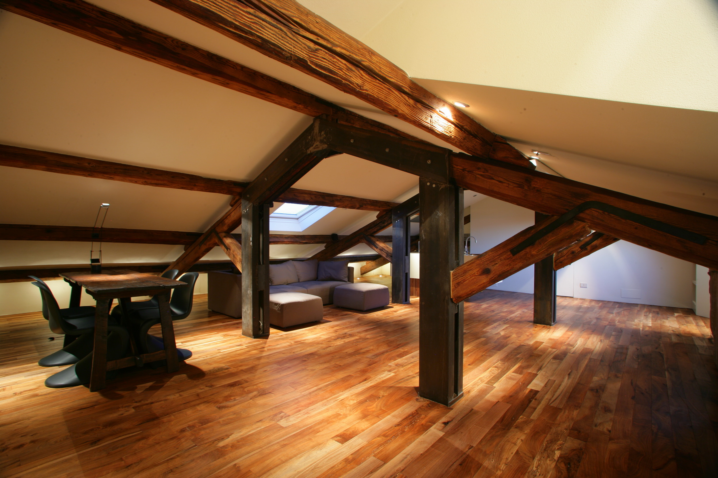 翻新旧阁楼,打造城市中心温馨休憩地-0