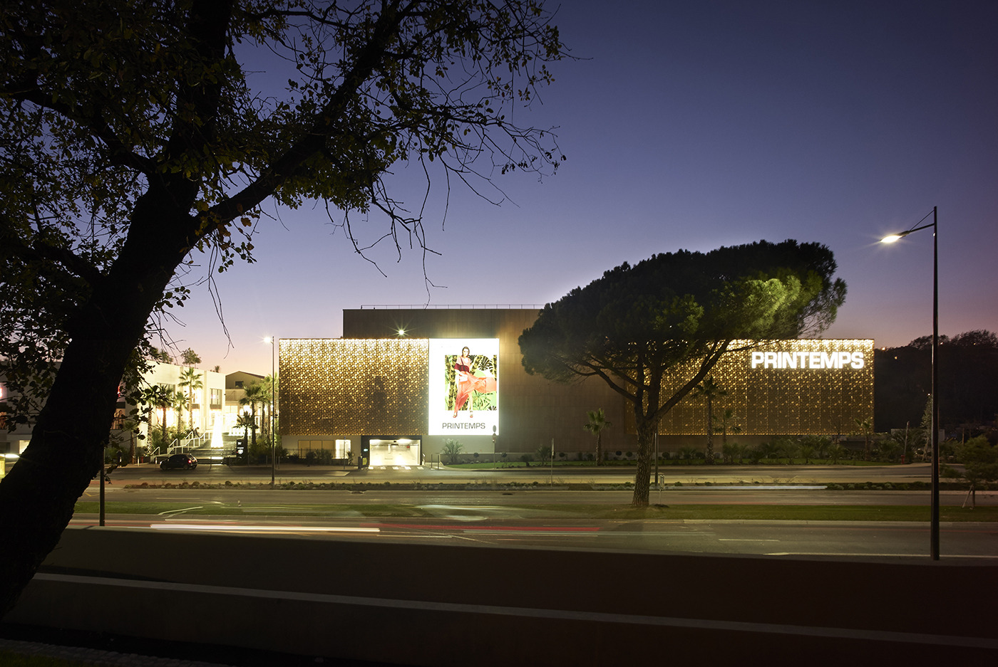 简约花形图案,打造 Printemps 地标式建筑-3