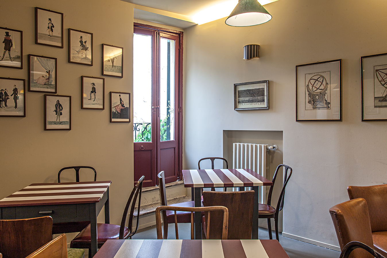 重塑城市中心古宅,打造梦幻般的酒吧空间-9