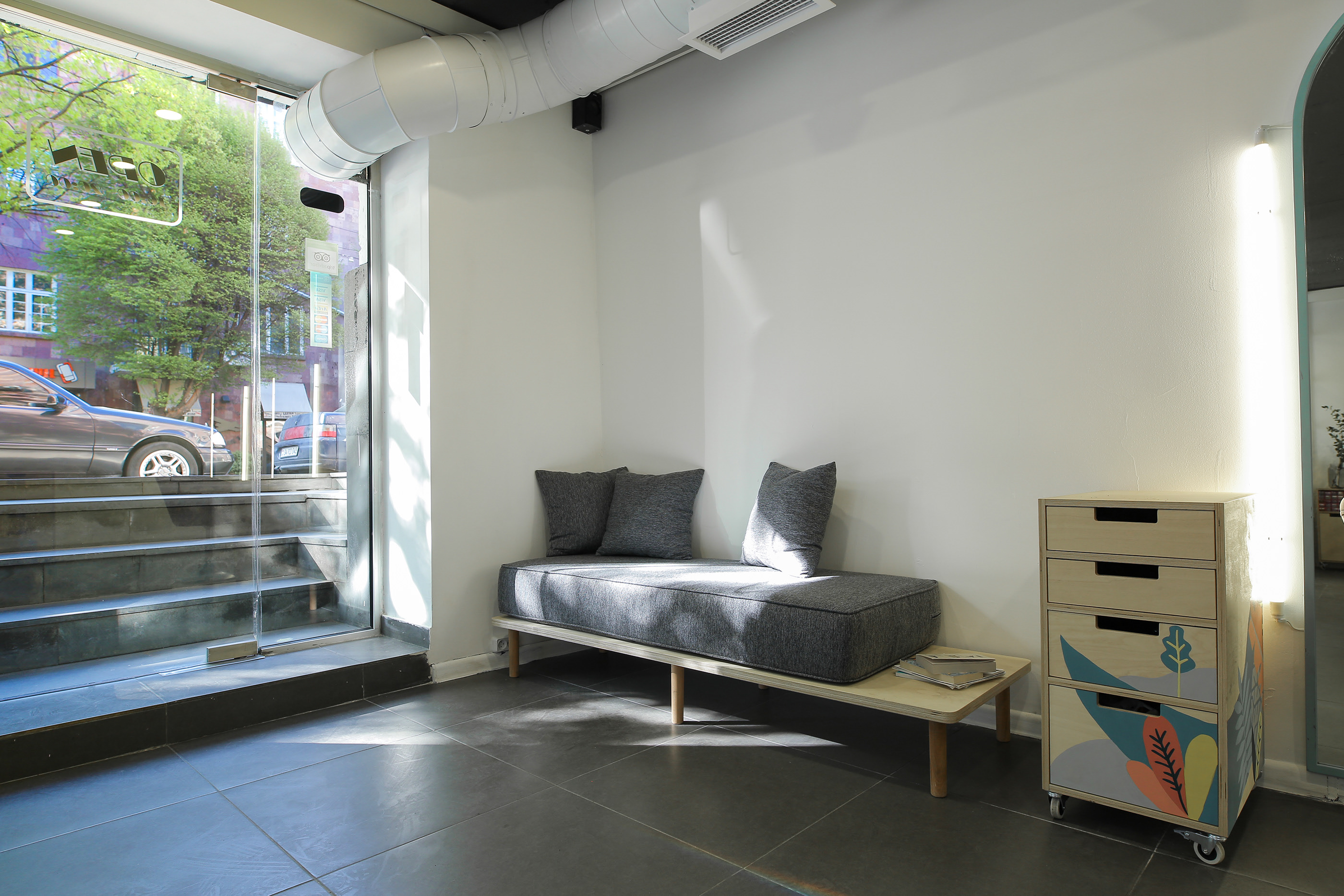 CMYK 色彩美学，打造梦幻美容院-9