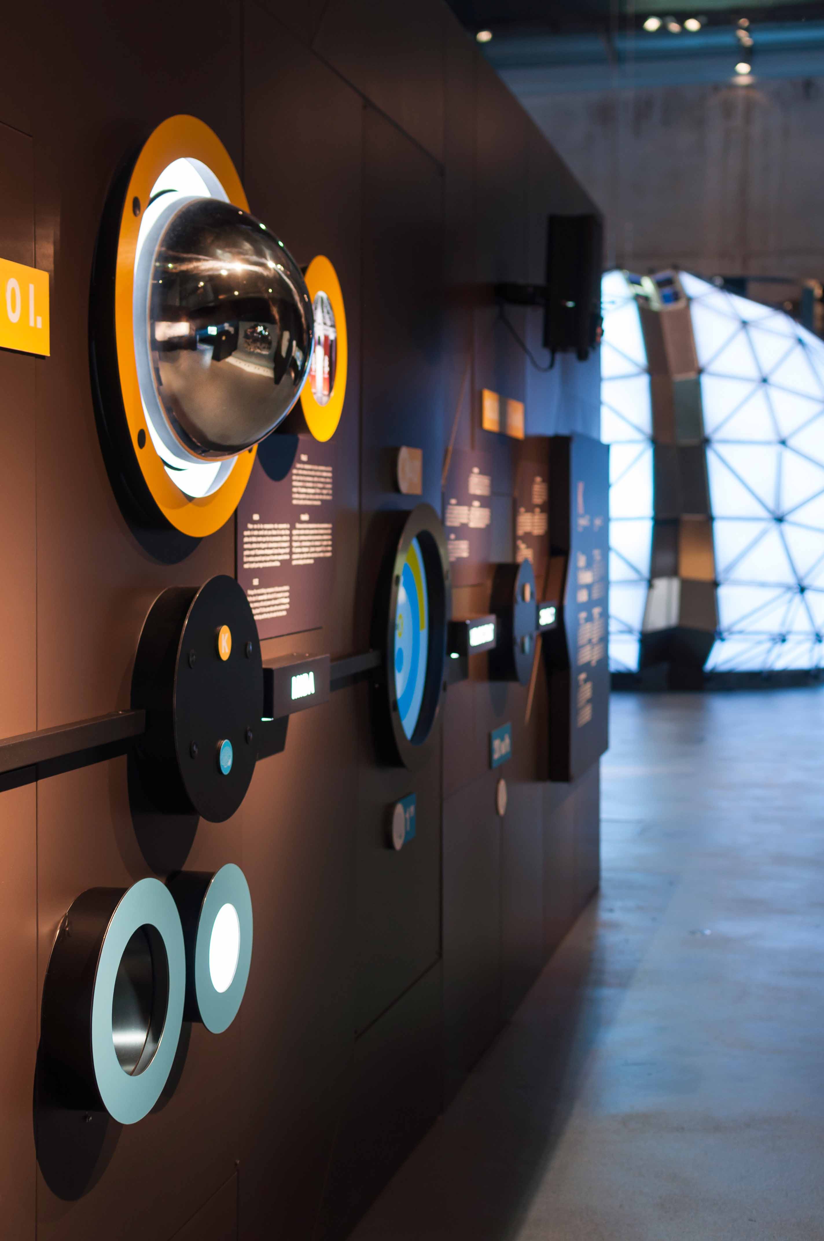 Talking Brains 展览设计-95