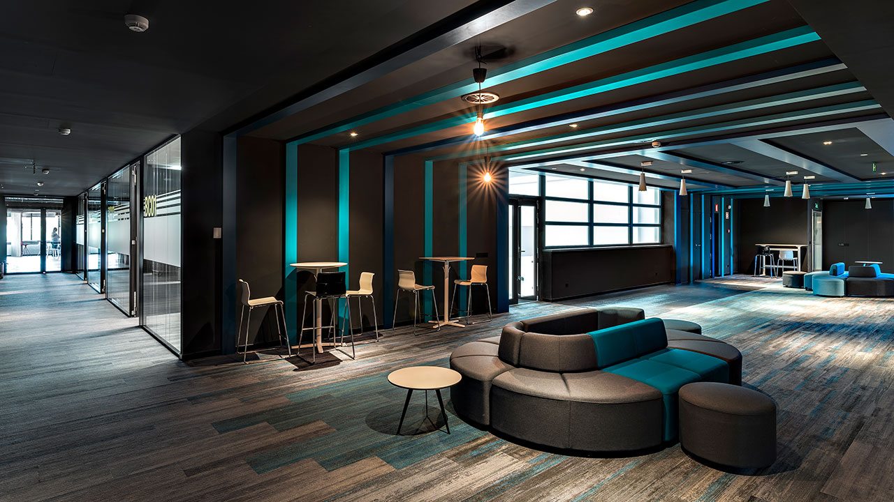 "雷诺汽车新总部 | 功能性、创新与舒适的办公空间"-20