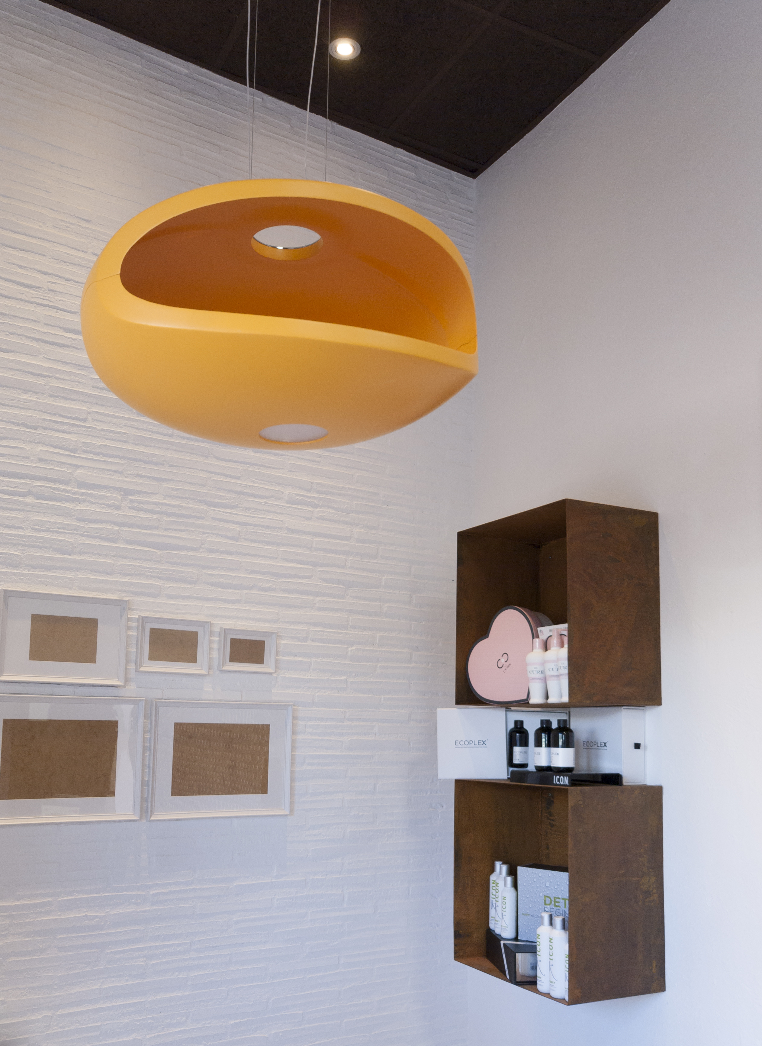 钢制装饰的 Sandra Soler 发廊设计-19