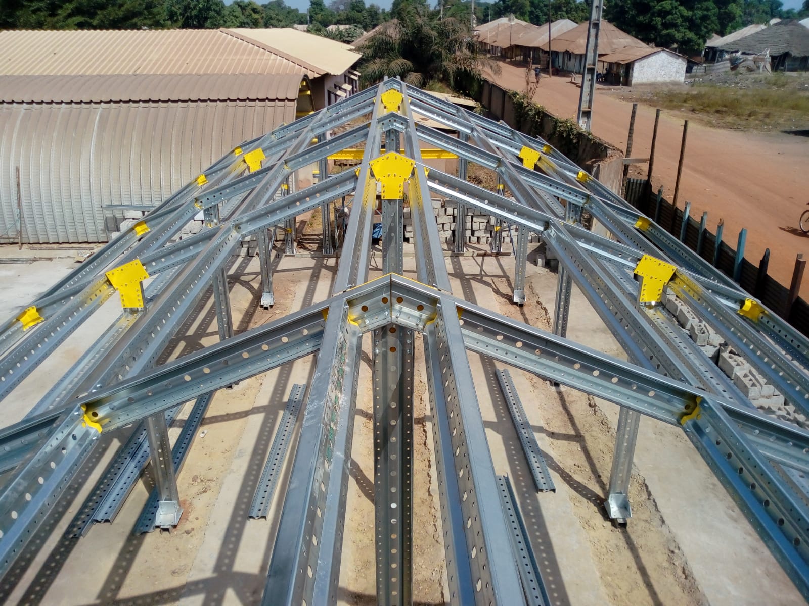 雨林中的营养中心—— Guinea Bissau 的 Farim 村项目-0