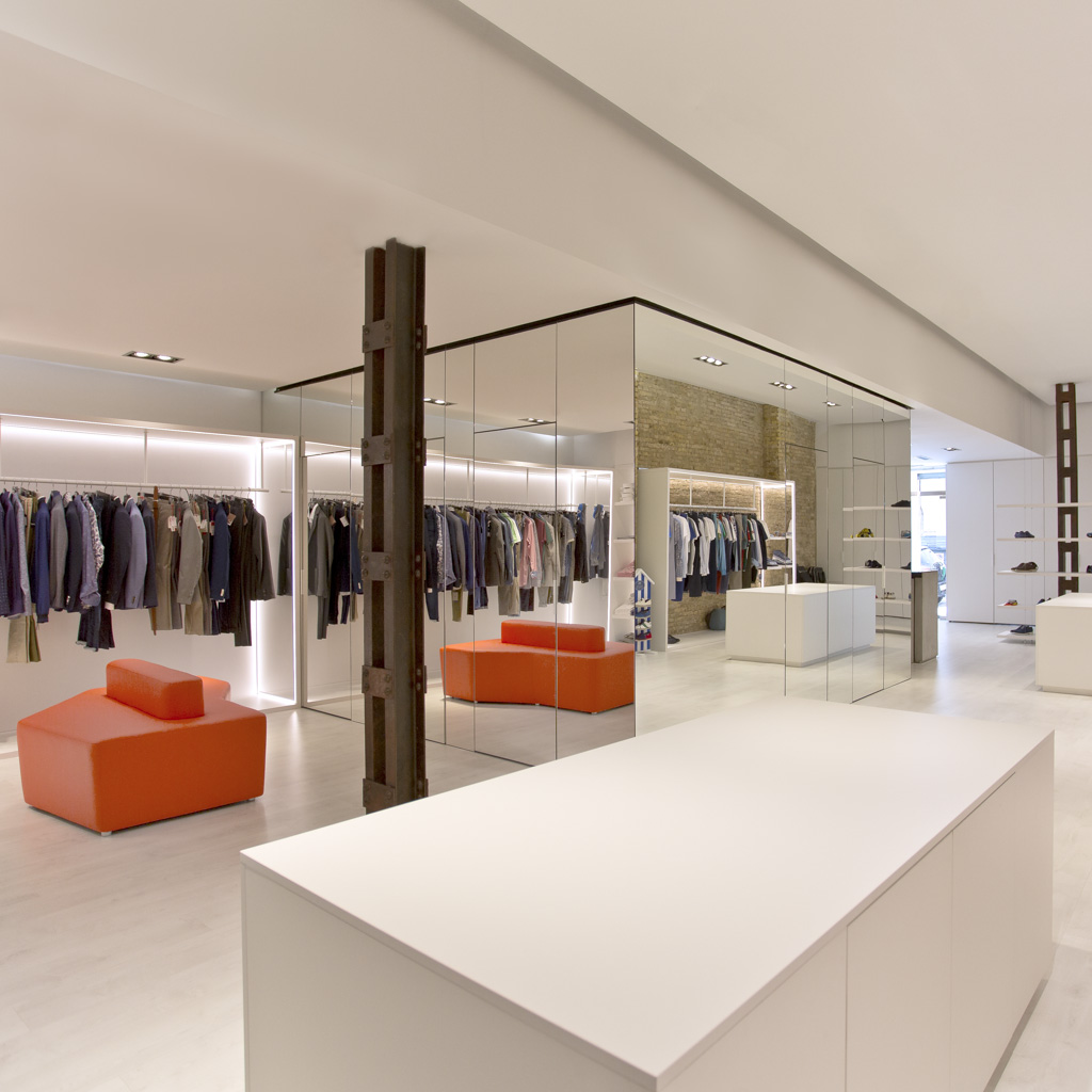 极简风格打造时尚男装店-5