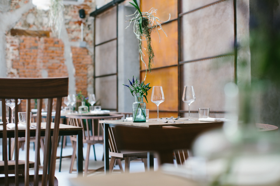 复古韵味与现代设计共融的餐厅空间-29