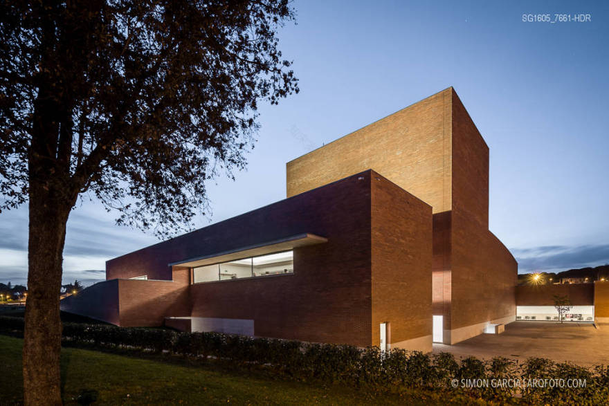 阿尔瓦罗·西扎的 Llinars 音乐厅-46