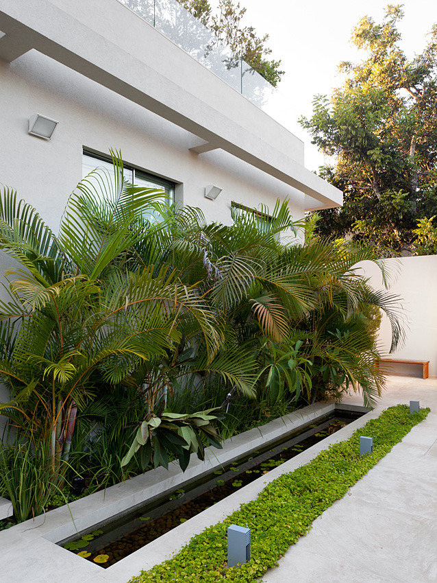 金光璀璨的家庭娱乐室-16