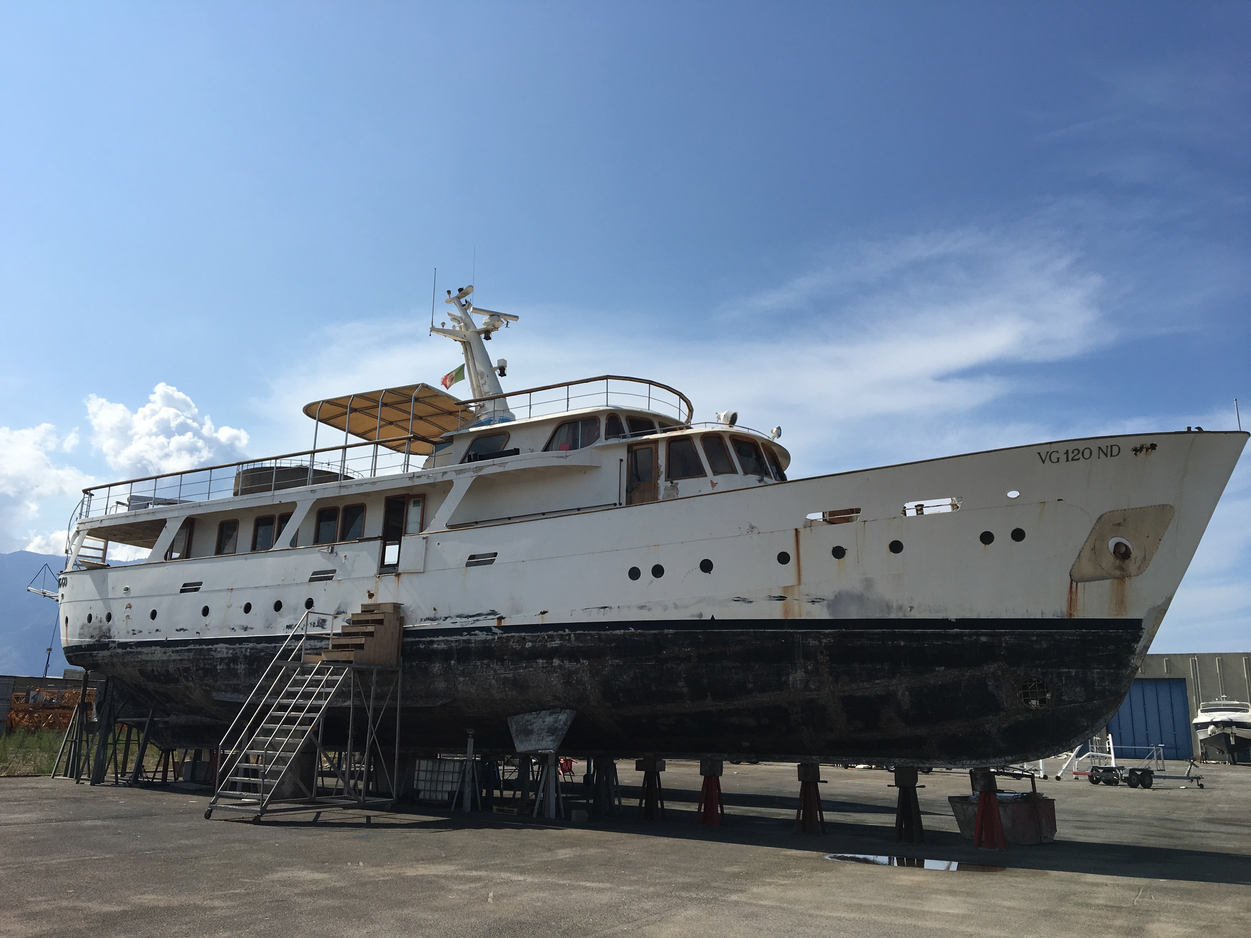 豪华游艇"Letting Go"的室内设计亮点-3