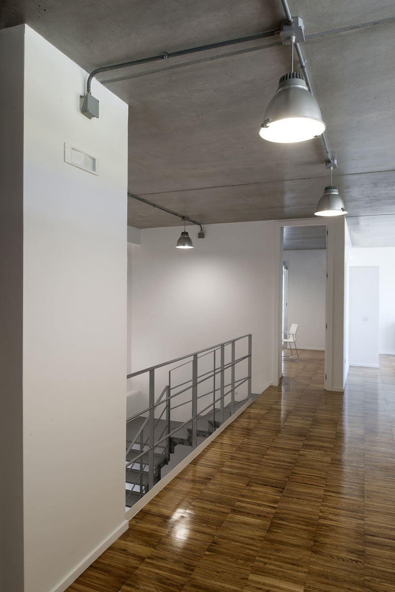 意大利南部工业遗址中的创意办公室-16