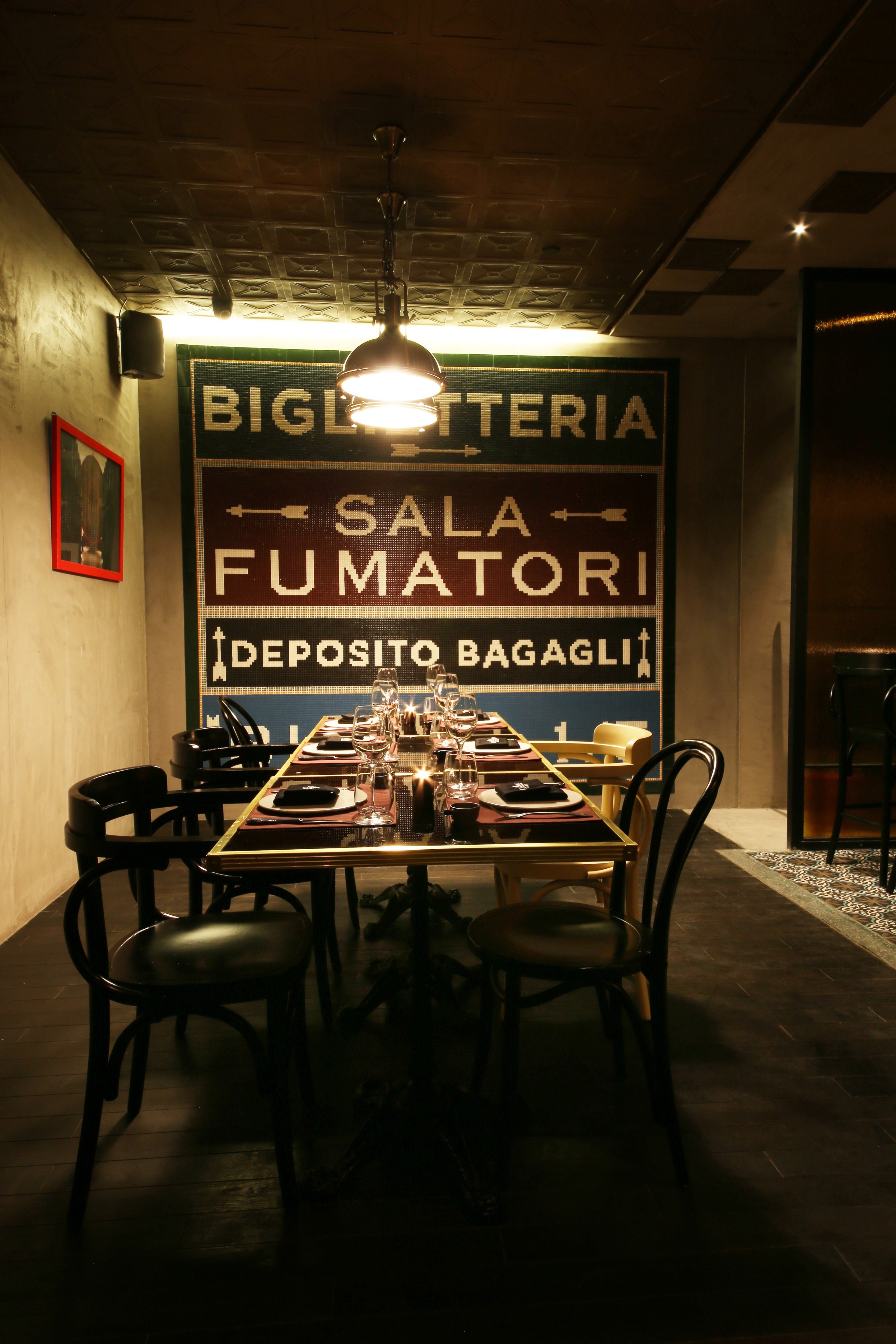 复古艺术装饰风格，打造别具一格的欧洲火车站餐厅-3