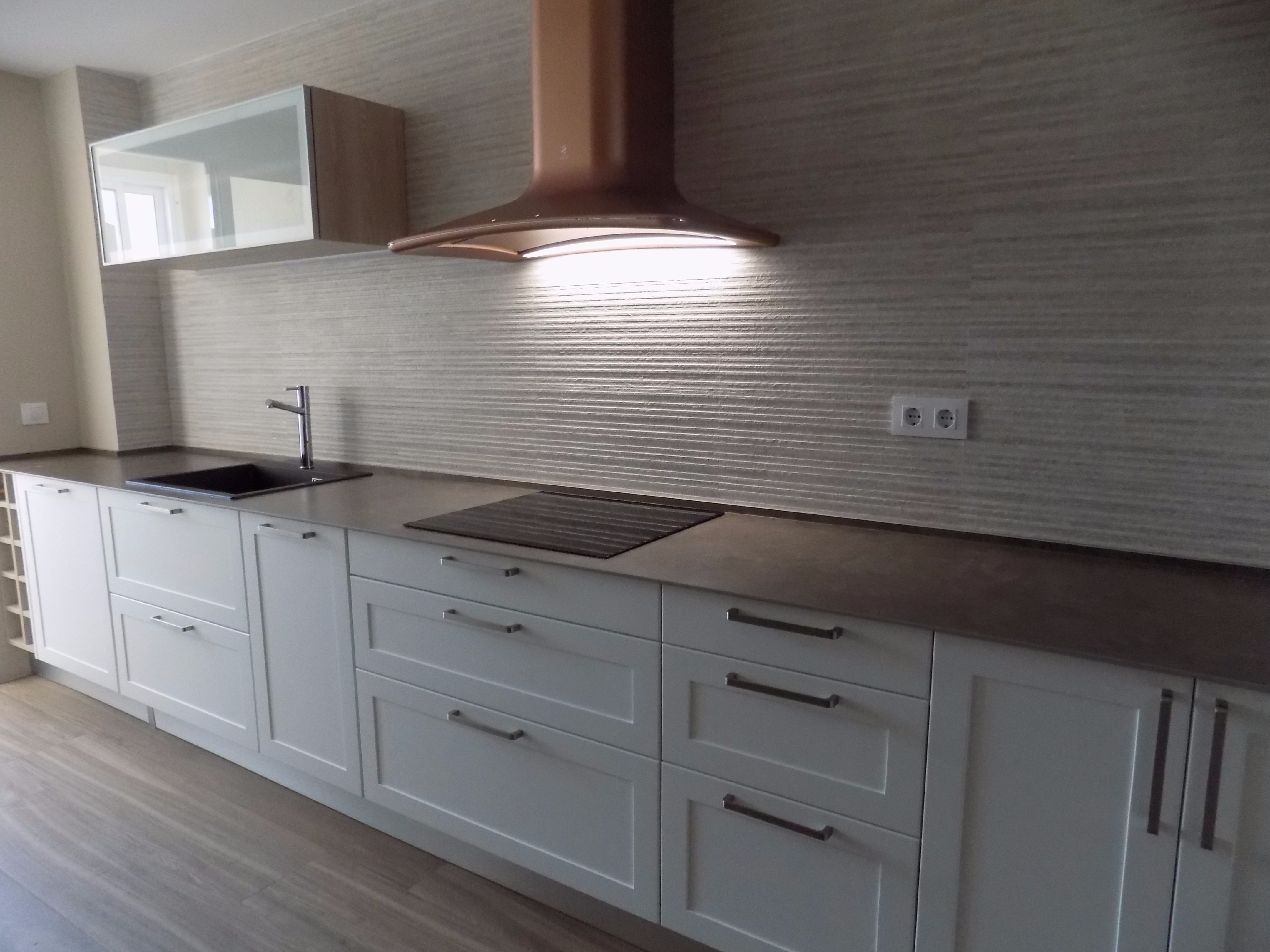 现代复古厨房，工业风与早餐文化的完美融合-26