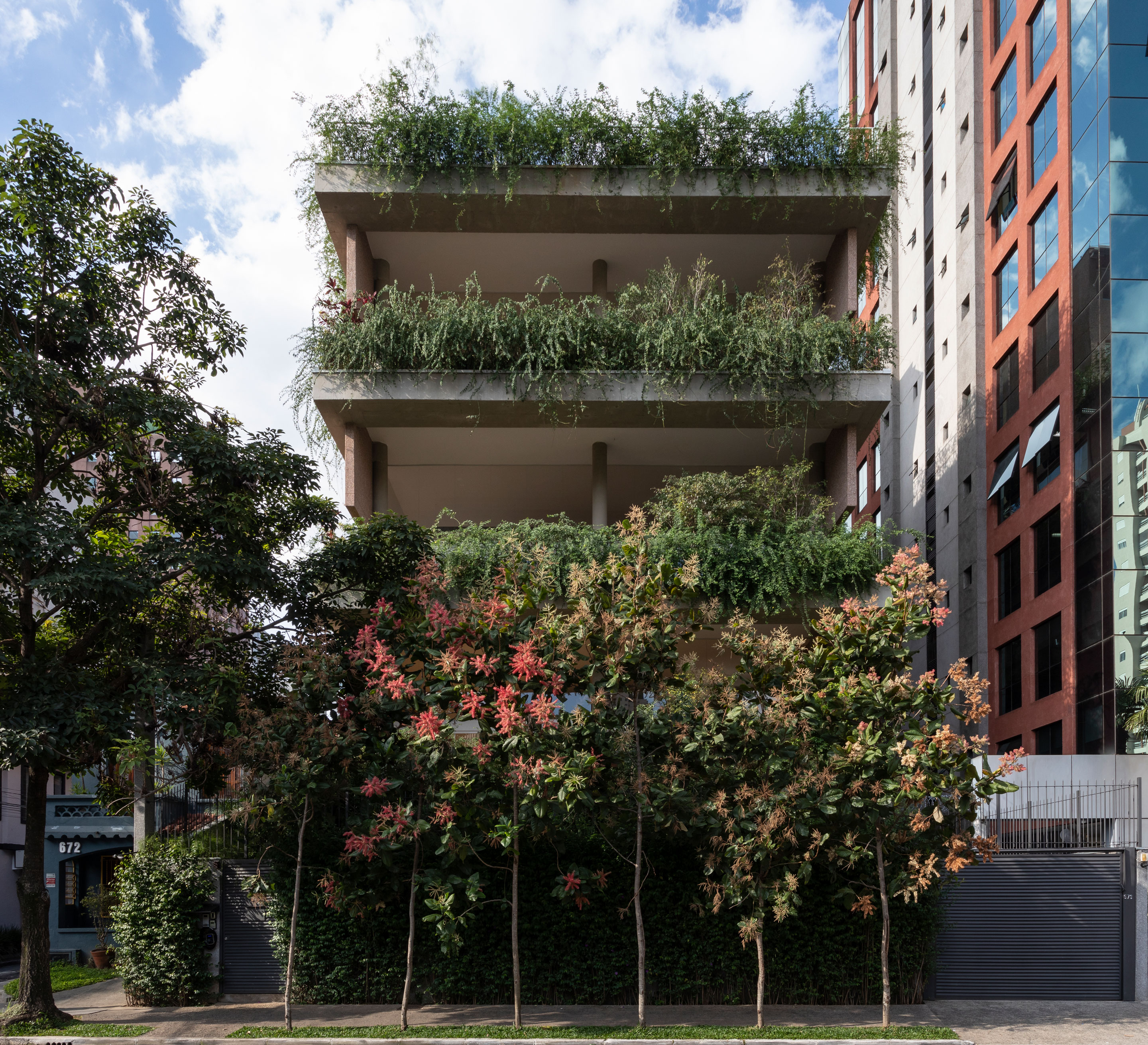 巴西绿色住宅楼，绿意盎然与城市景观相融-1