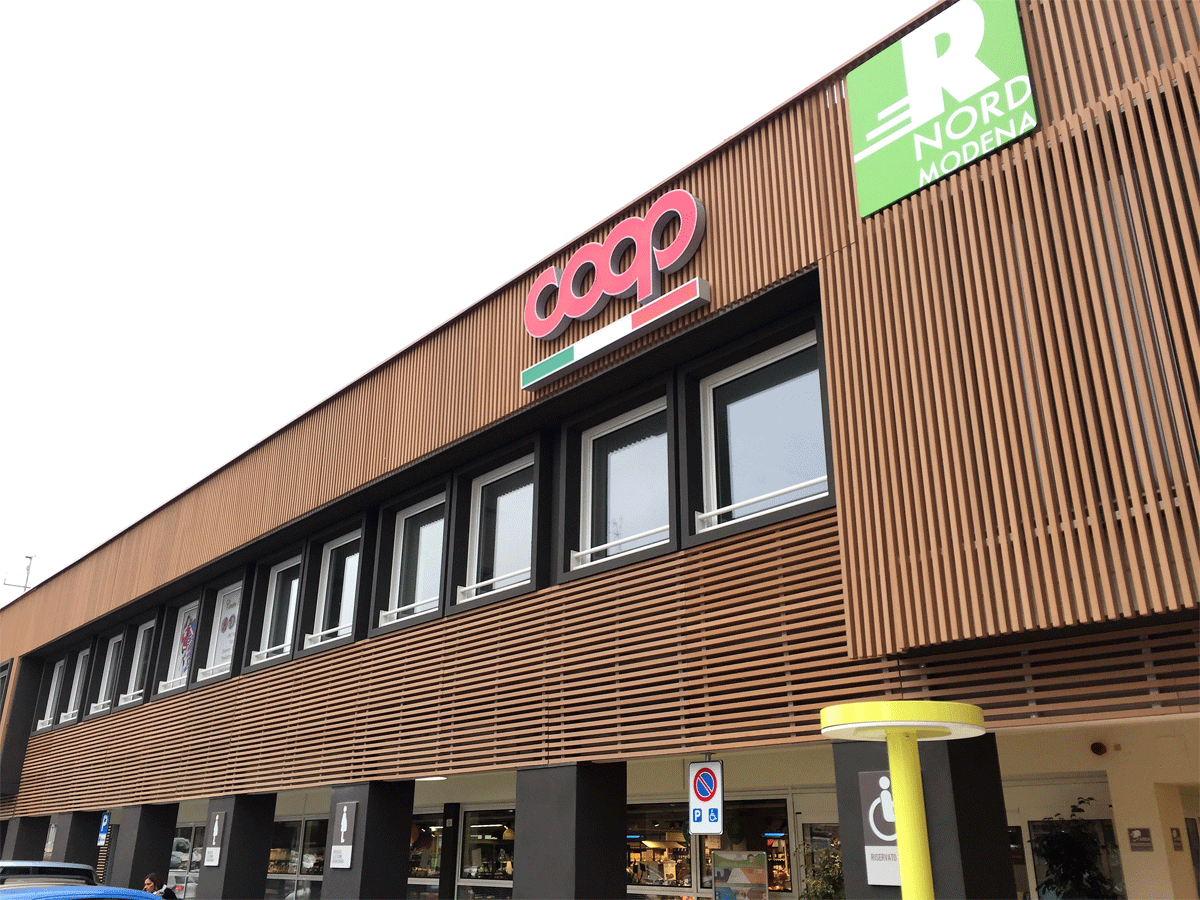 重塑 Coop 购物中心,木质复合材料打造现代购物空间-0