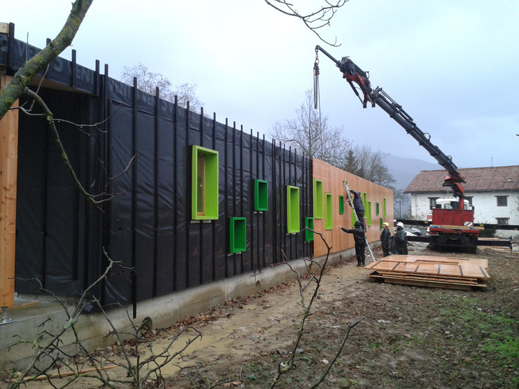 西班牙 Zubieta 幼儿园扩建项目，绿色与木质的儿童学习空间-30