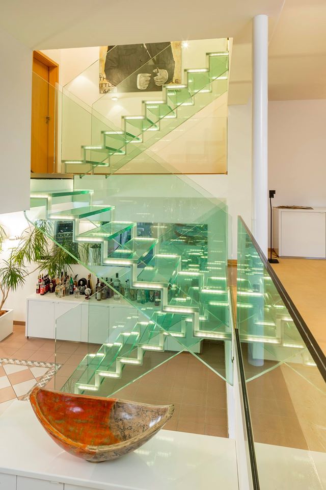 伦敦全玻璃楼梯住宅设计-6