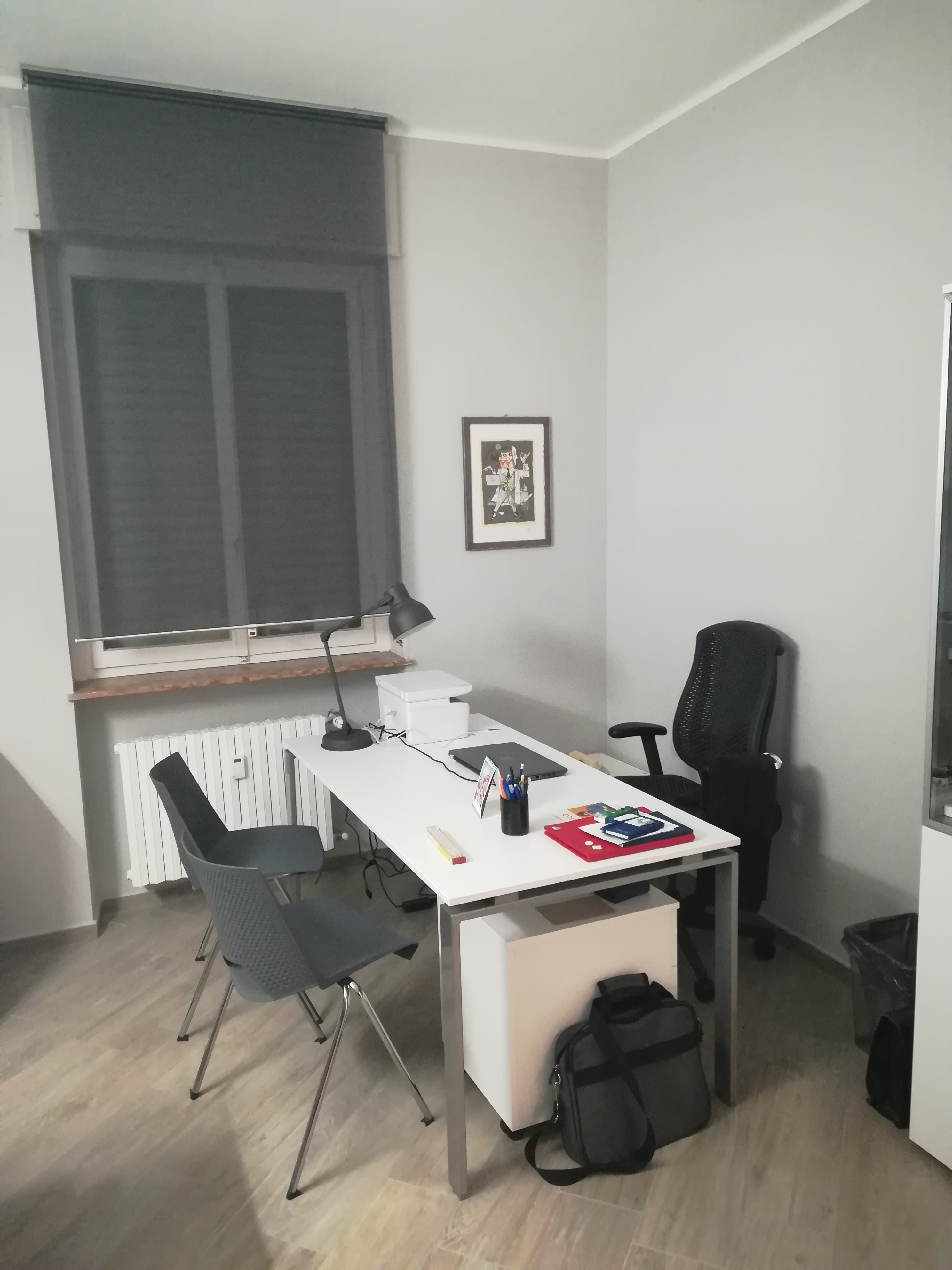 运动医学诊所 | 优雅的灰色与温暖的原木-6