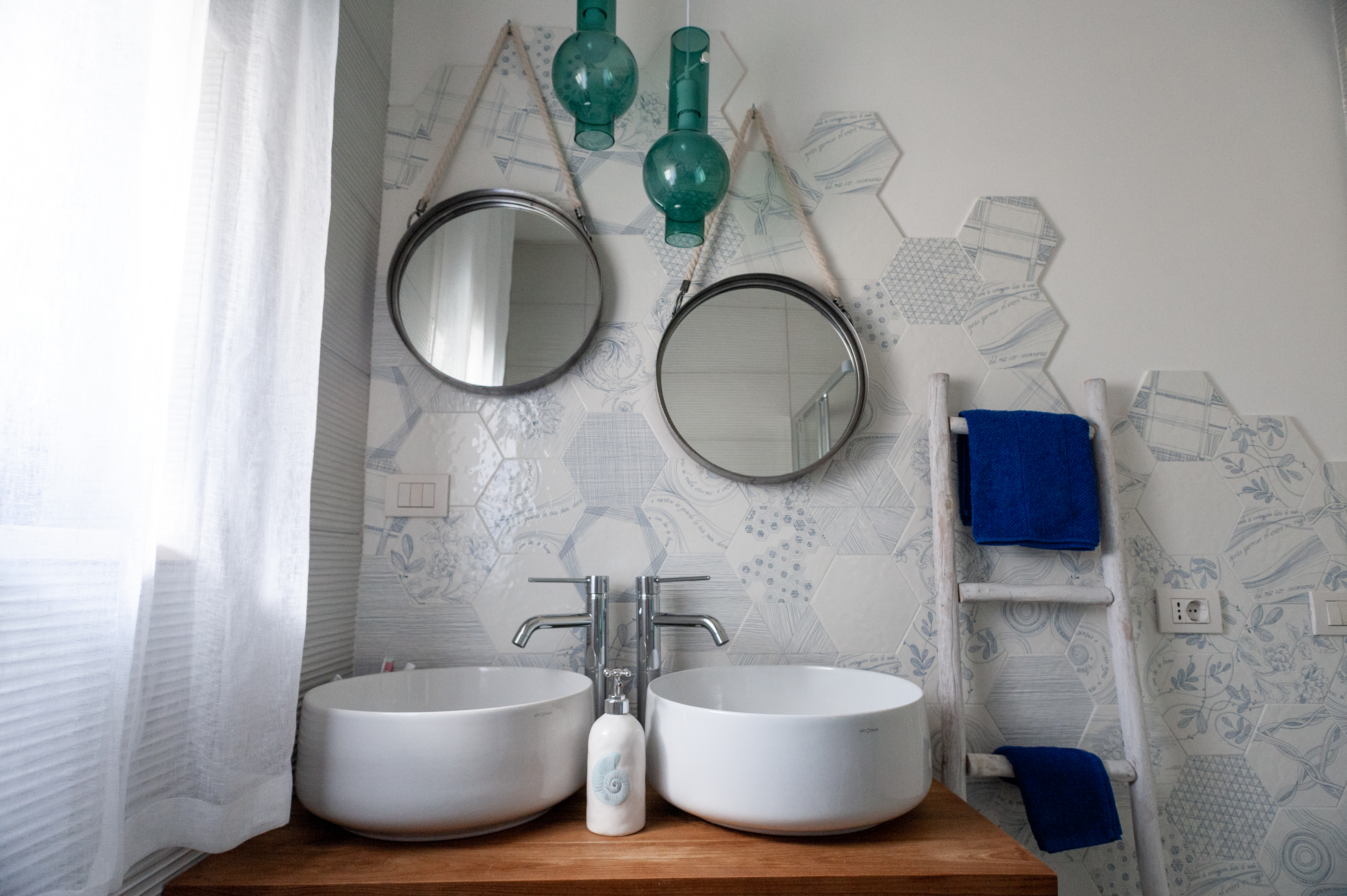 海洋主题的轻盈别墅设计-6