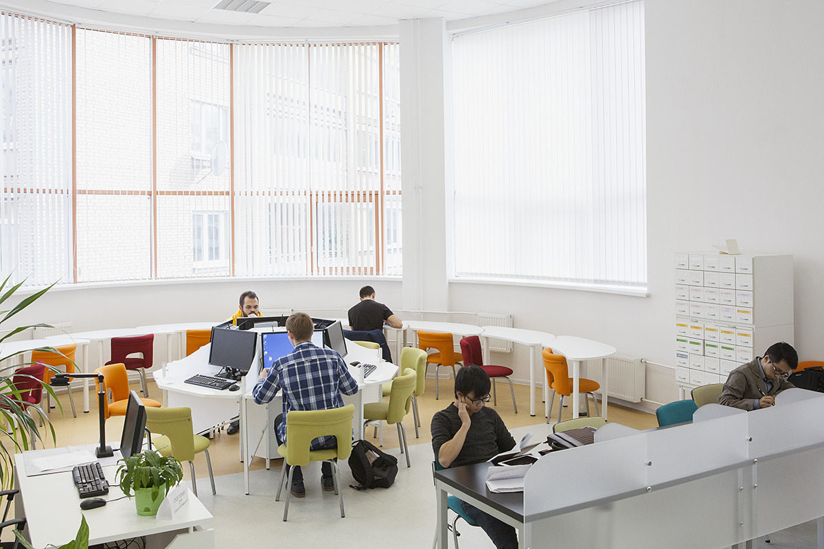 彩色科技油气场 · 州立石油天然气大学图书馆-10