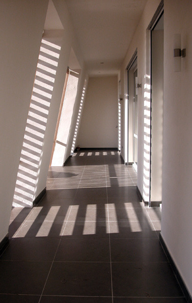 海滨疗养中心 · 木质外壳与露天庭院的和谐共生-15