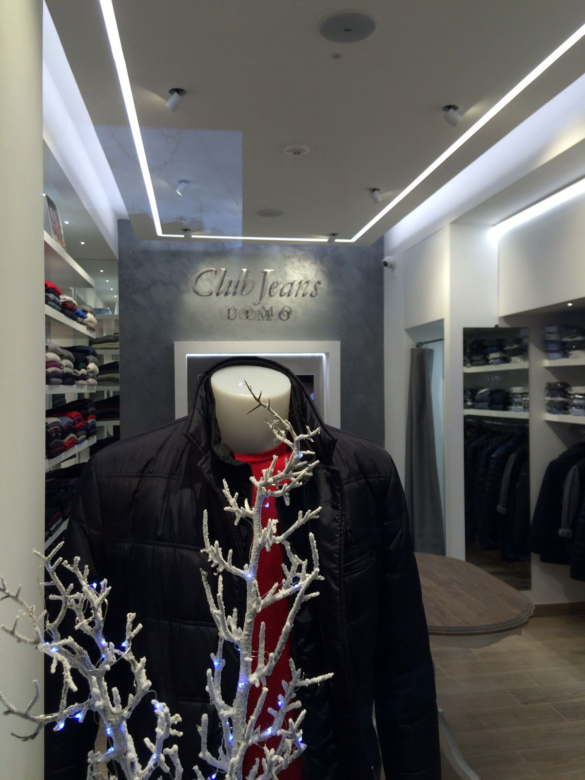 Club Jeans Uomo 照明设计-45