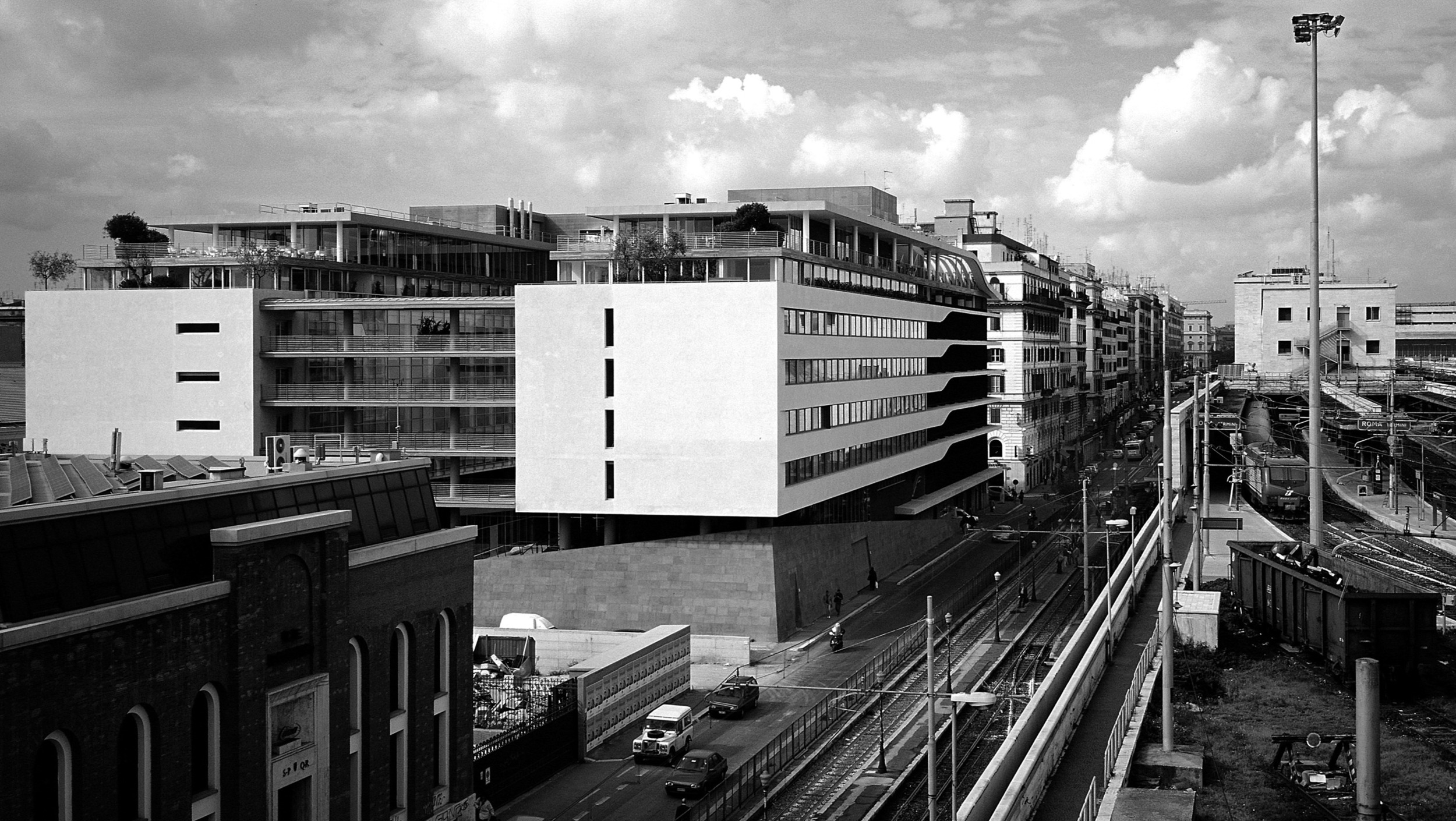 罗马中心的悬浮酒店设计-16