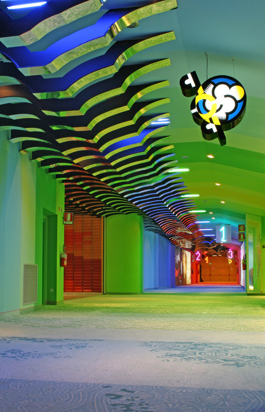 帕尔马多彩多厅电影院 | 室内设计之美-1