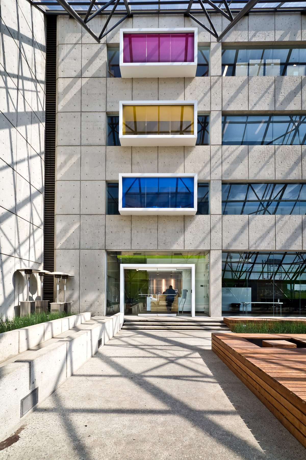 废弃银行变身为创意音乐学院-11