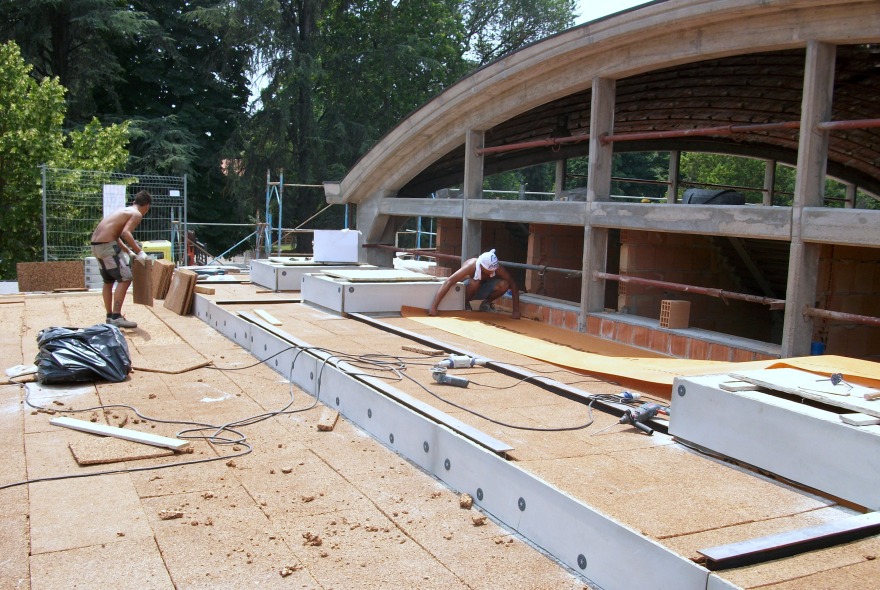 2011 年建设的多功能文化中心——O.S.E.A-27