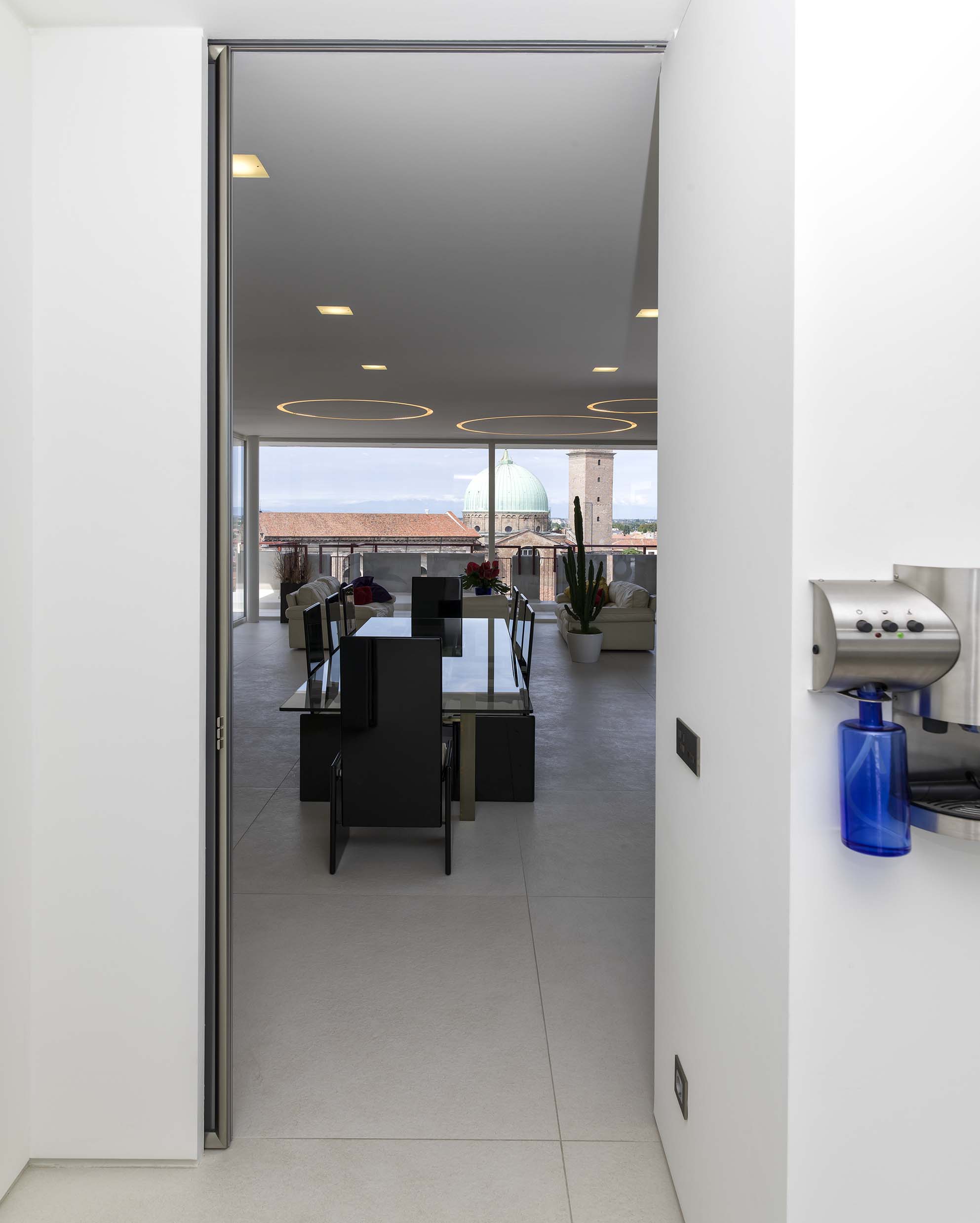 意式风情 Padova 顶层公寓的 360°全景视野-31