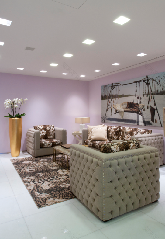 米兰 Blumarine 展厅 | 光之魔法展现精致设计-17