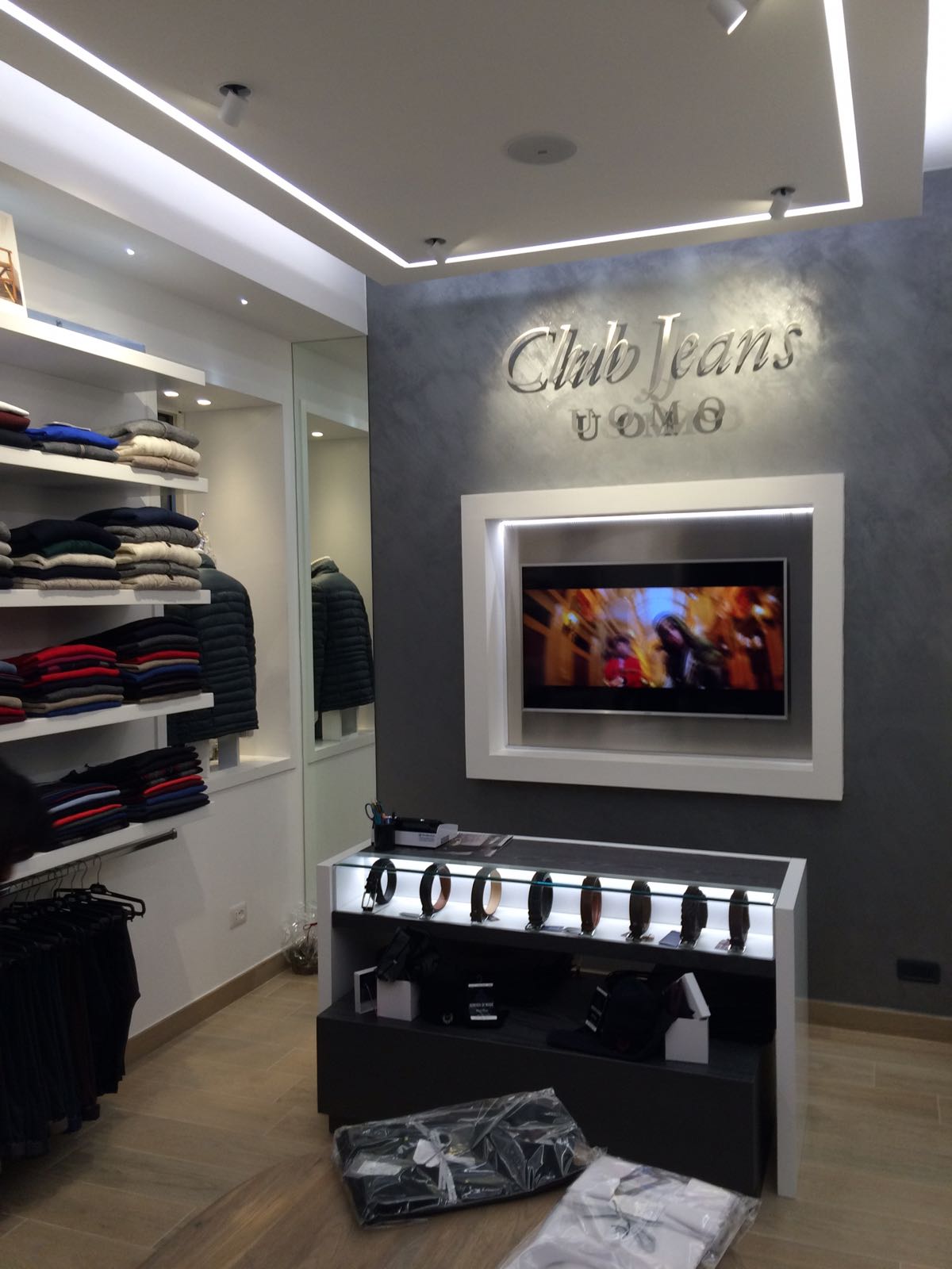 Club Jeans Uomo 照明设计-11