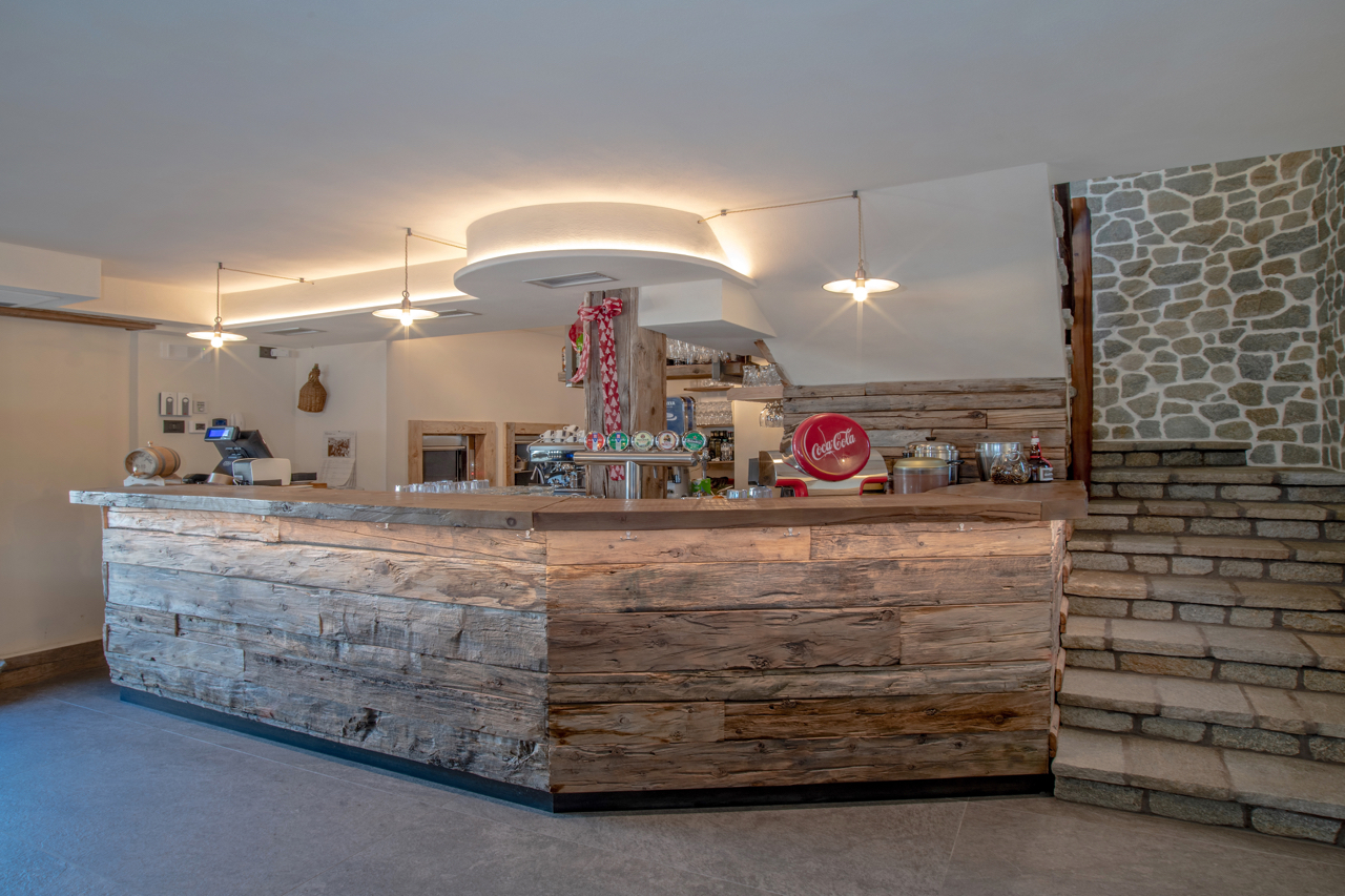 雪山之上的温馨猫舍——La Tana del Gatto 餐厅设计-5