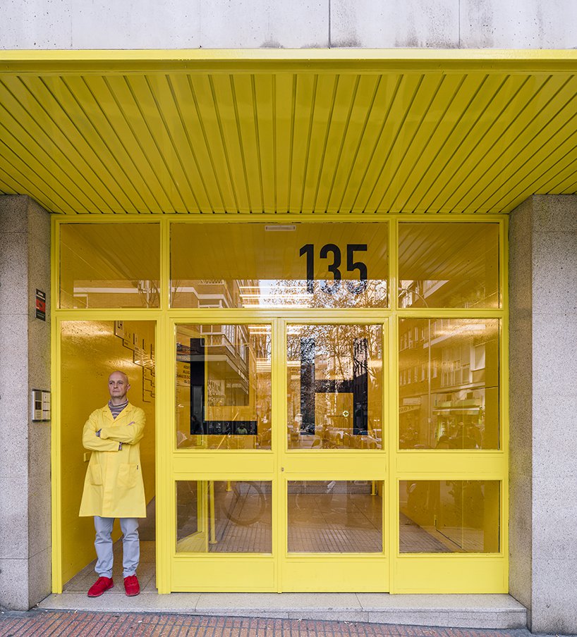 MARIANO用鲜艳的颜色修复了一座马德里现有的办公楼-1