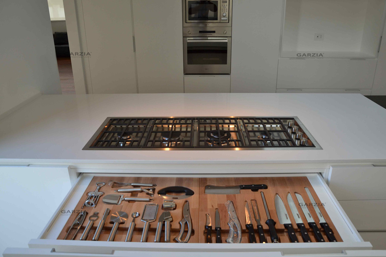 严苛现代厨房，木纹质感白橡木开放式厨房台面-9