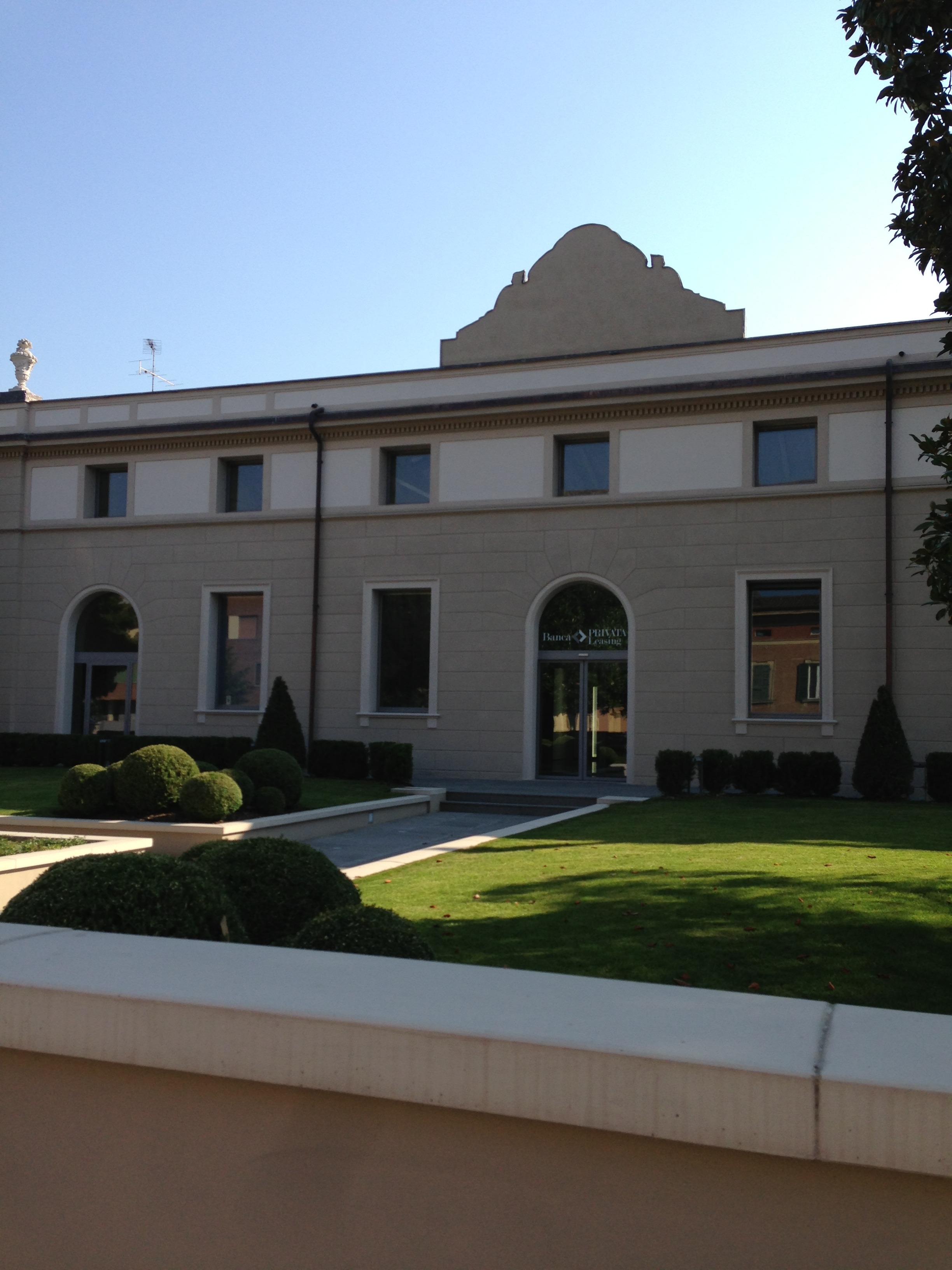 2013 年完成的意大利私人银行室内设计-30