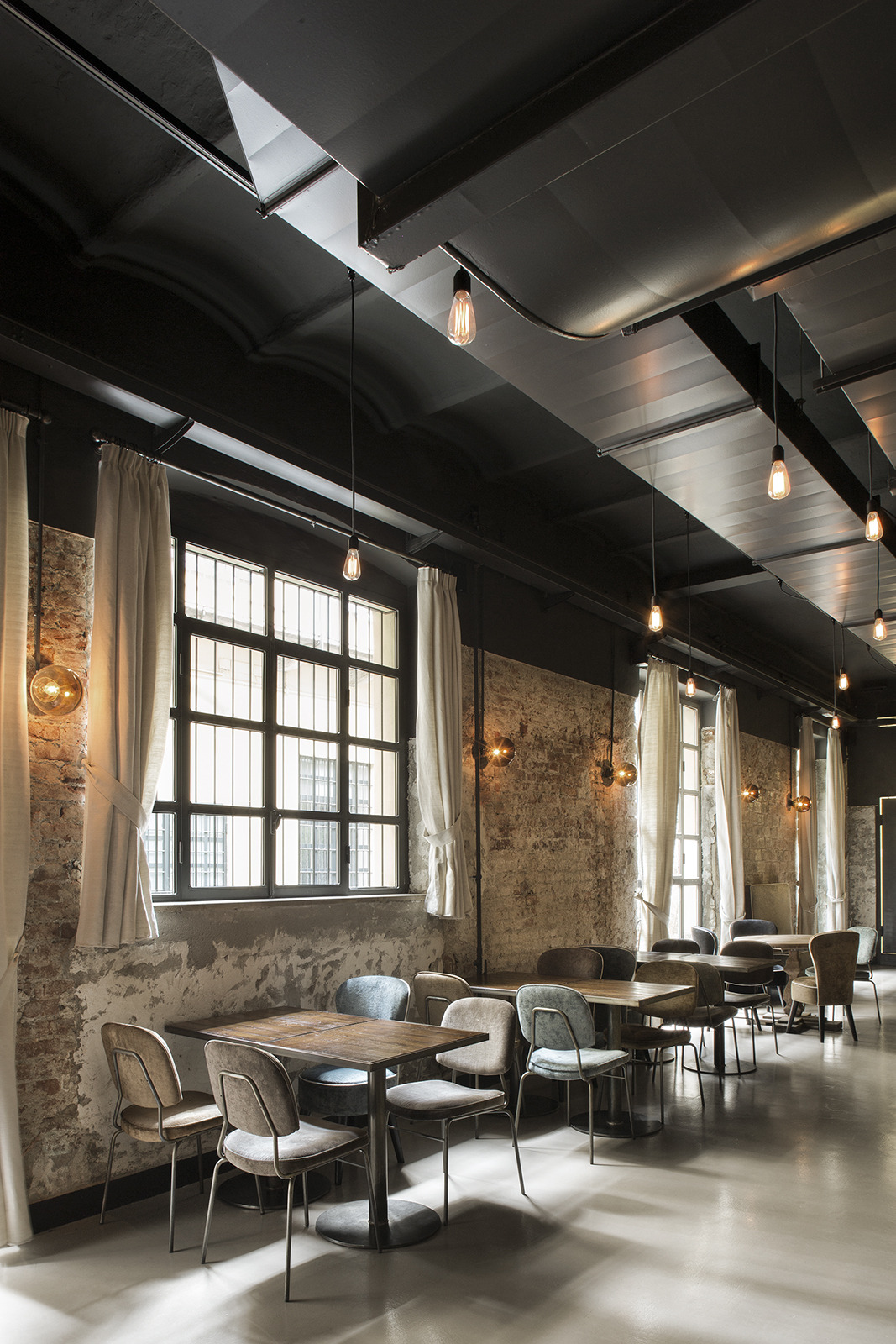 狭长空间变身优雅餐厅,设计师如何妙手回春?-2