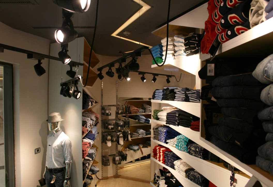 17 平米巴勒斯坦时尚小店，Noval 打造简约空间-18