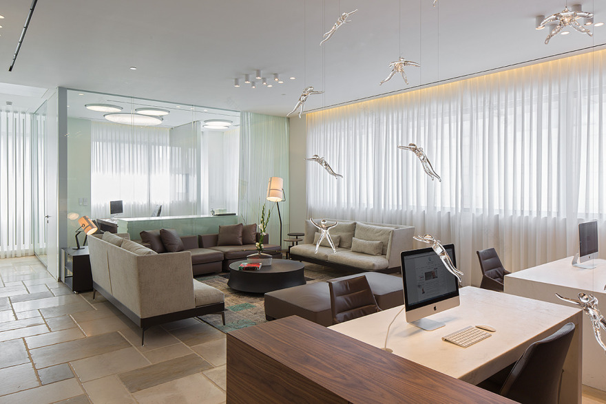 双层玻璃墙的整形诊所-15