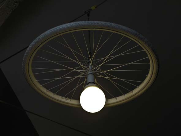 废旧车间变时尚商店的创意重生-8