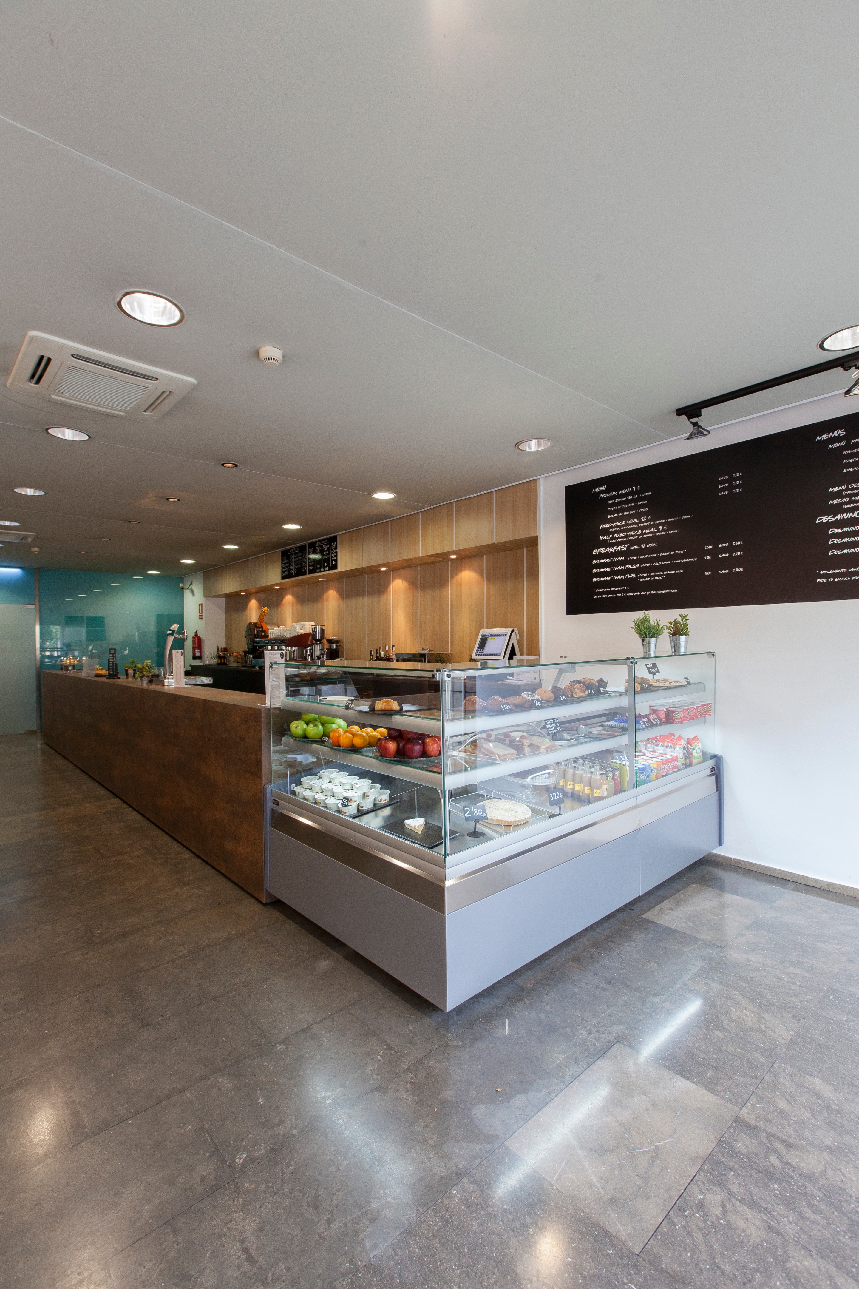 IVAM 咖啡厅 · 现代艺术与设计的完美融合-11