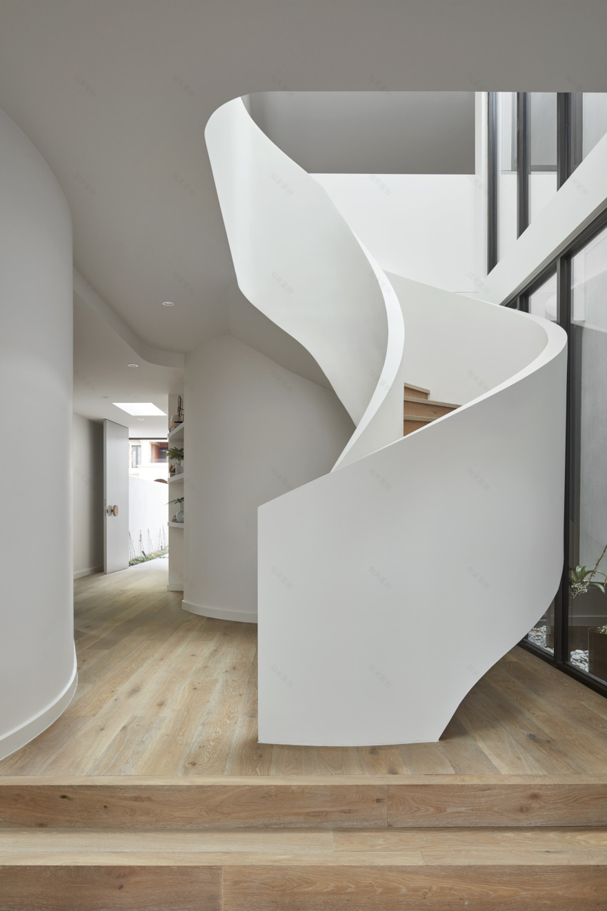 墨尔本 Cressy 街别墅 | 自然光与曲线空间的完美融合-34