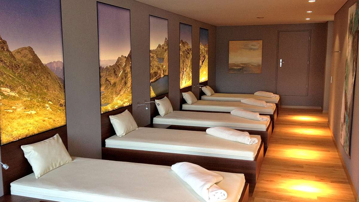 阿尔卑斯山间的五星级酒店改造-77