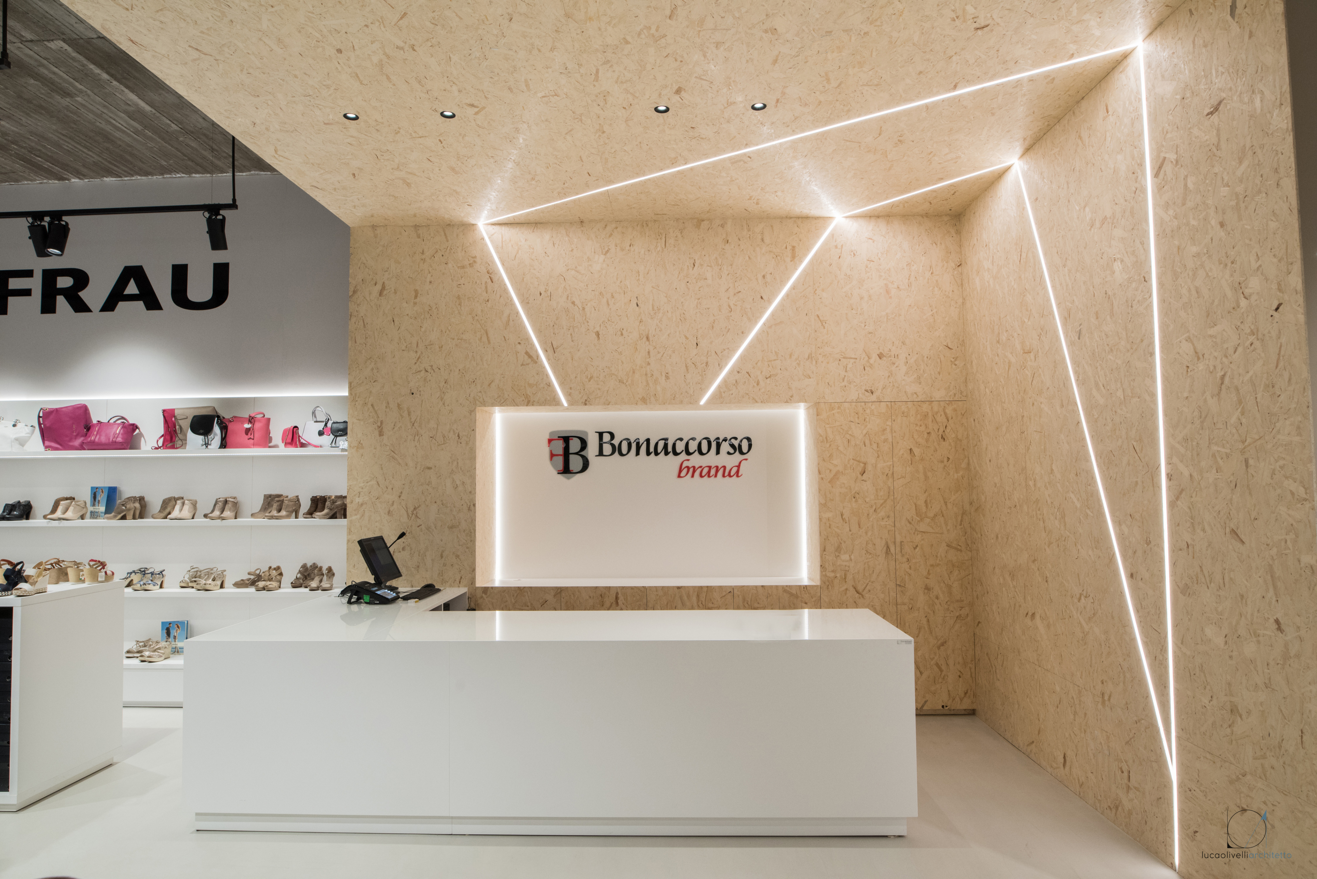 2018 年博纳科索品牌折扣店室内设计-15