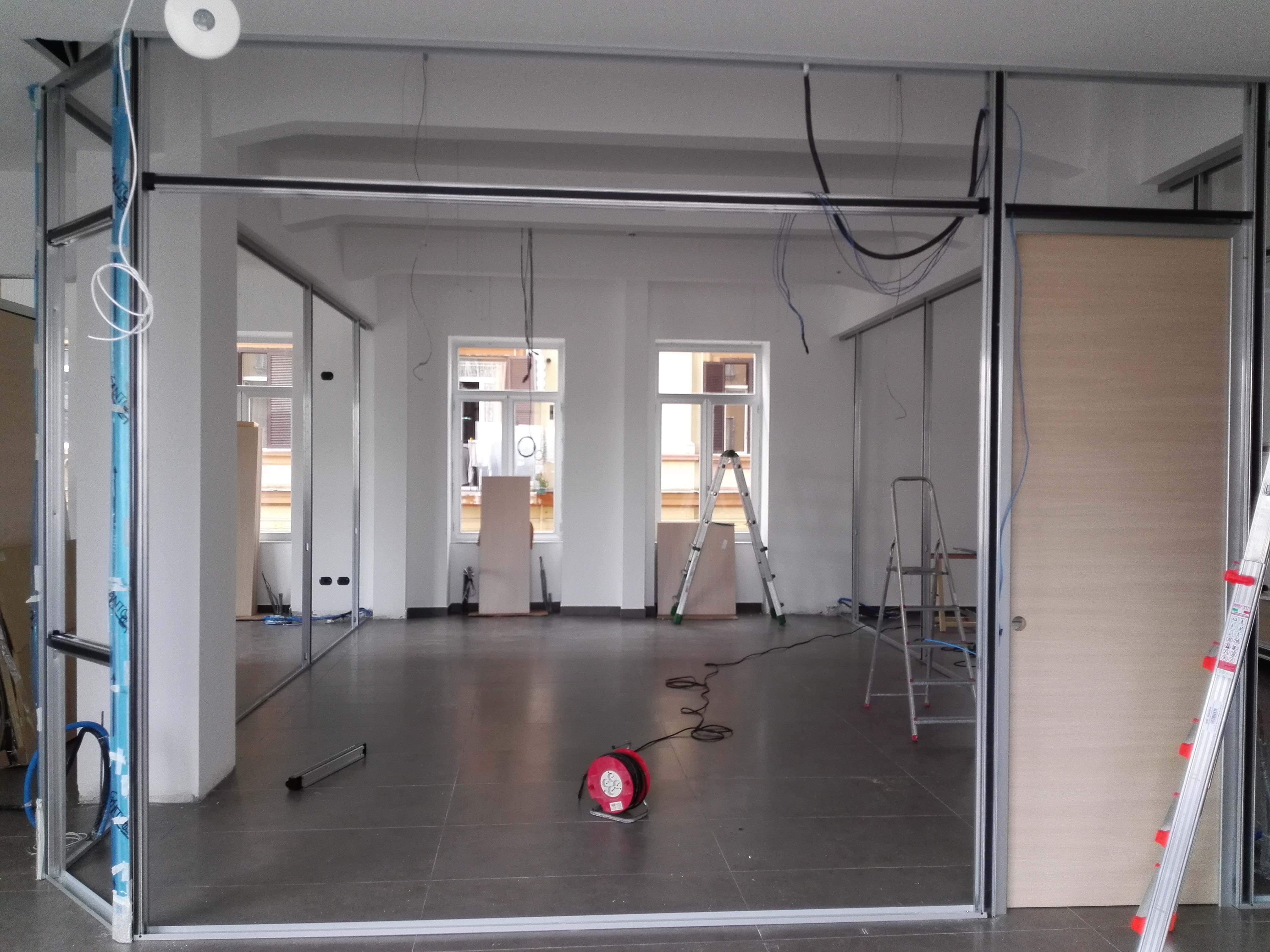 时尚学院 Naples 分隔墙设计-11