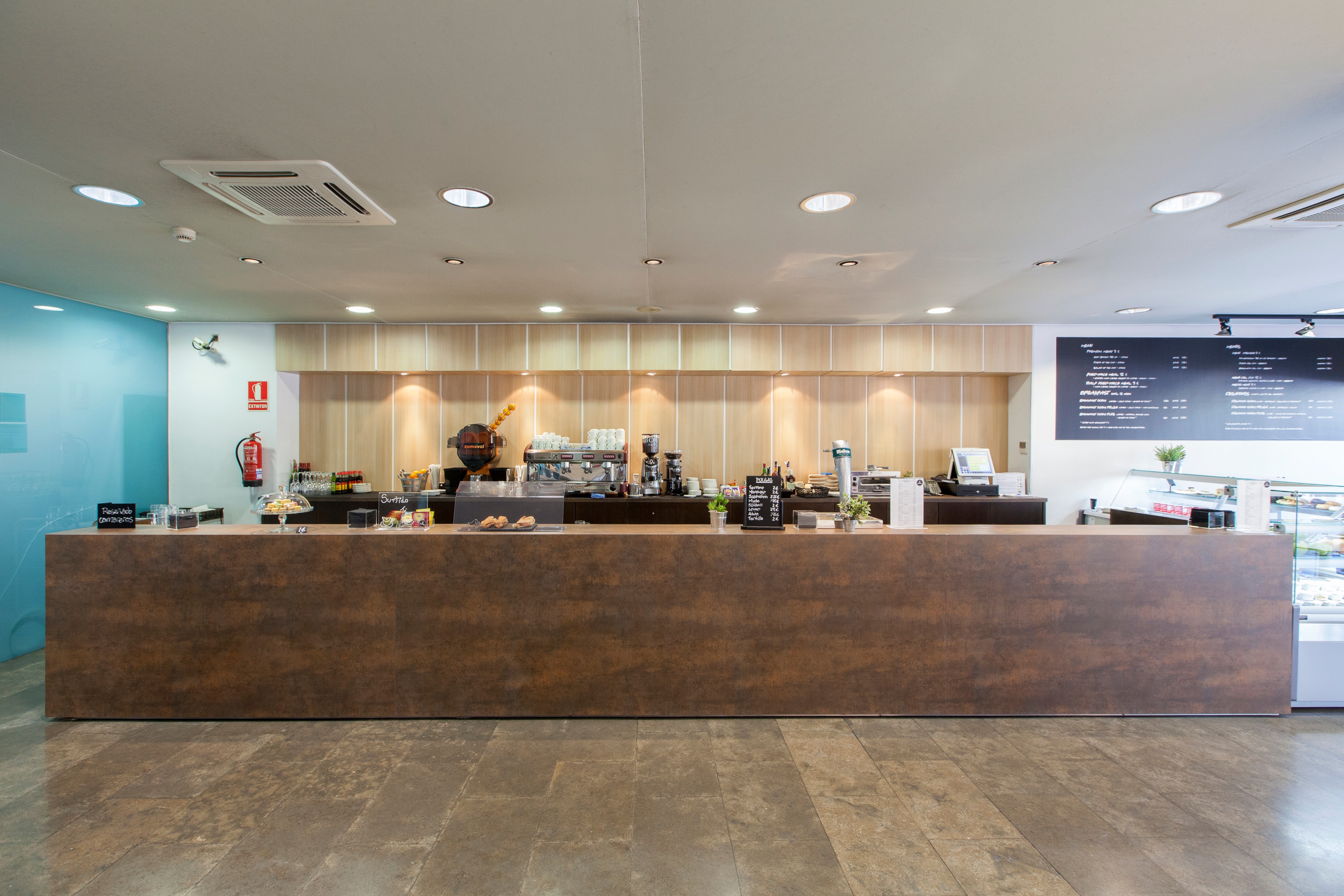 IVAM 咖啡厅 · 现代艺术与设计的完美融合-10