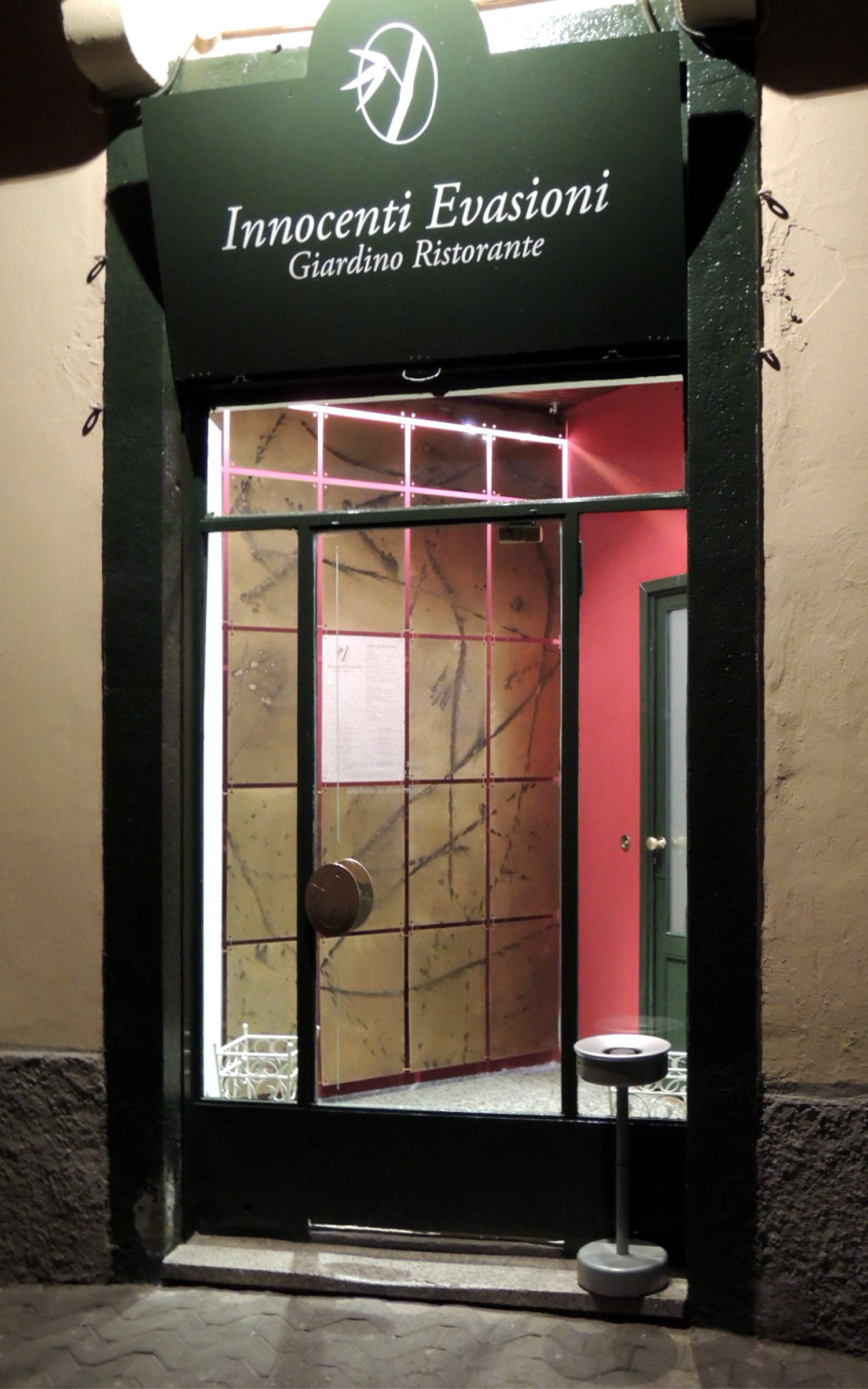 米兰 90 年代建筑里的现代餐厅设计-1